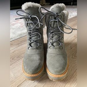 Timberland size 8 winter boots with fake fur lining